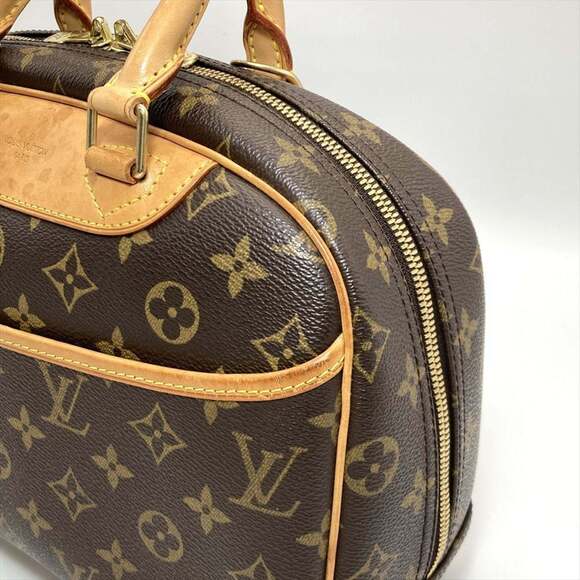 LOUIS VUITTON Authentic Brown Monogram Canvas Bag - Picture 8 of 12